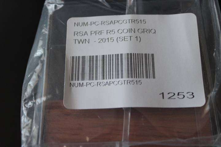 2015 Griqua Town Proof R5 with magnifier (Still sealed)