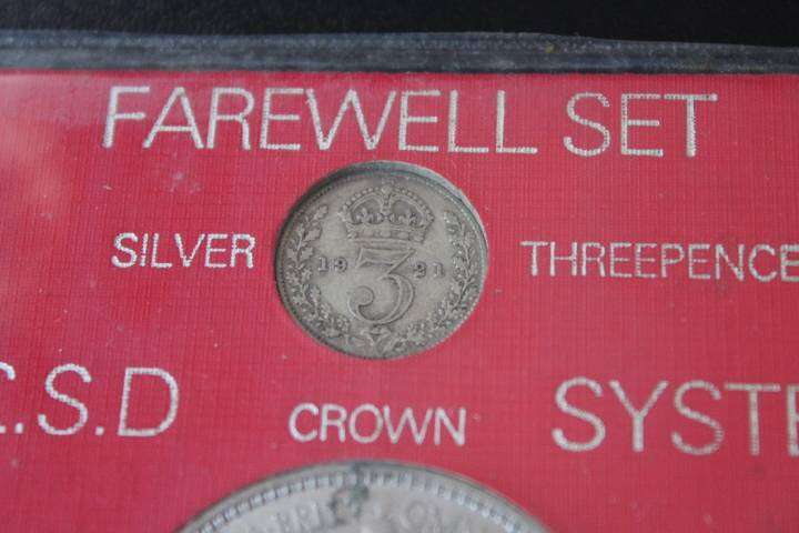 Fairwell Brittish Coin set Pound S.D. System
