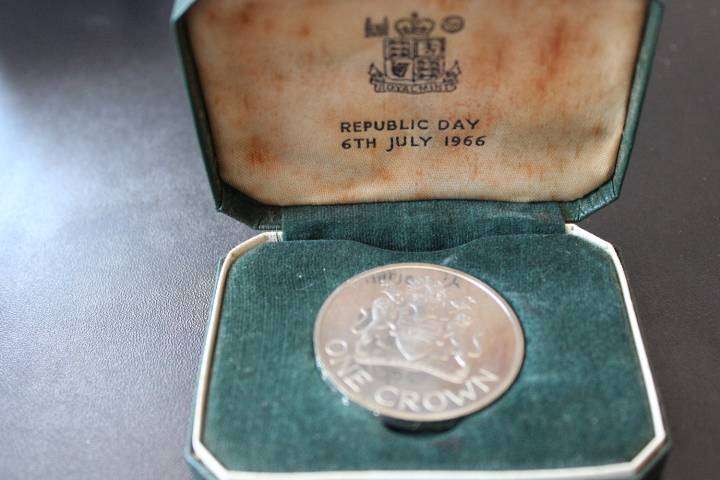 Reserve Bank of Malawi, Proof One Crown, 6 July 1966