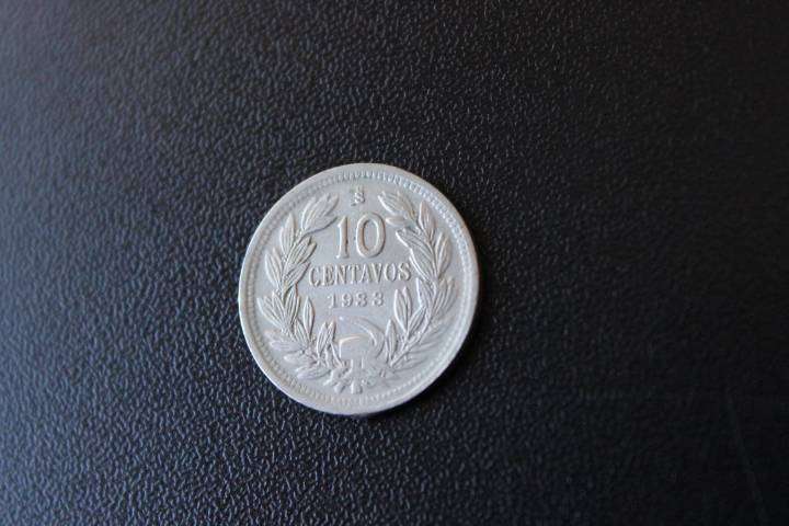 1933 10 Chilan Centavos in EF+ to AUnc