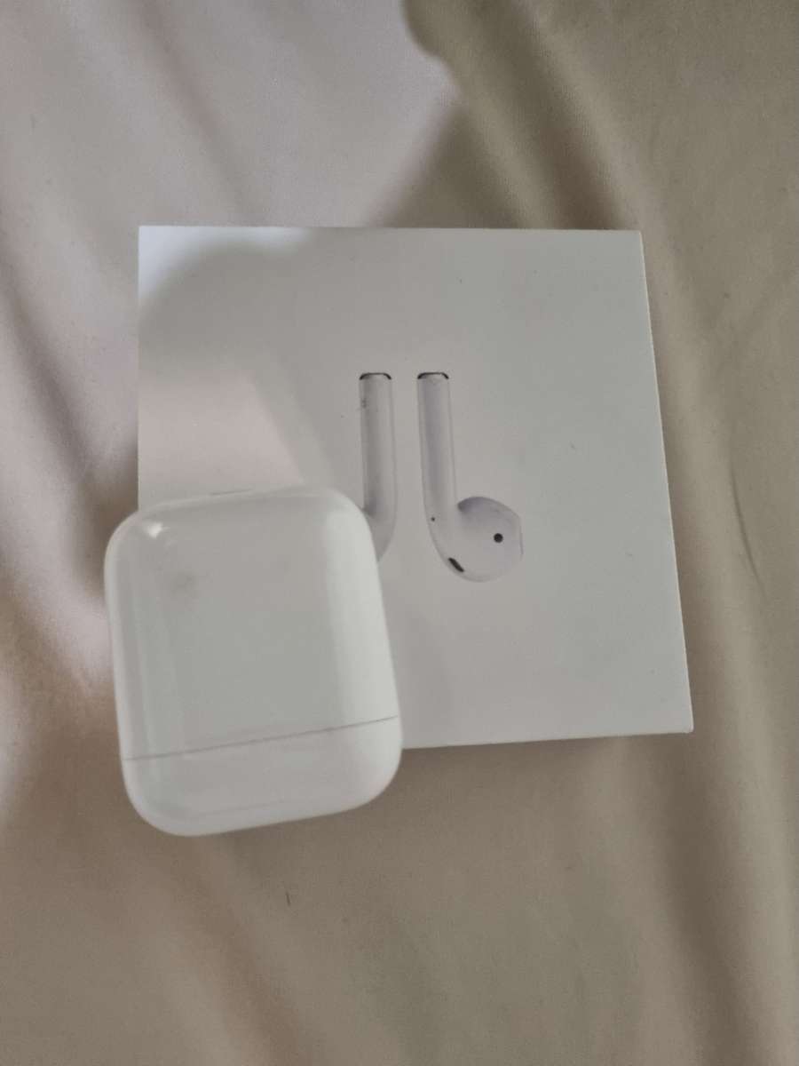 Apple AirPods with Box and Cable