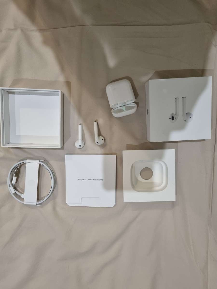 Apple AirPods with Box and Cable