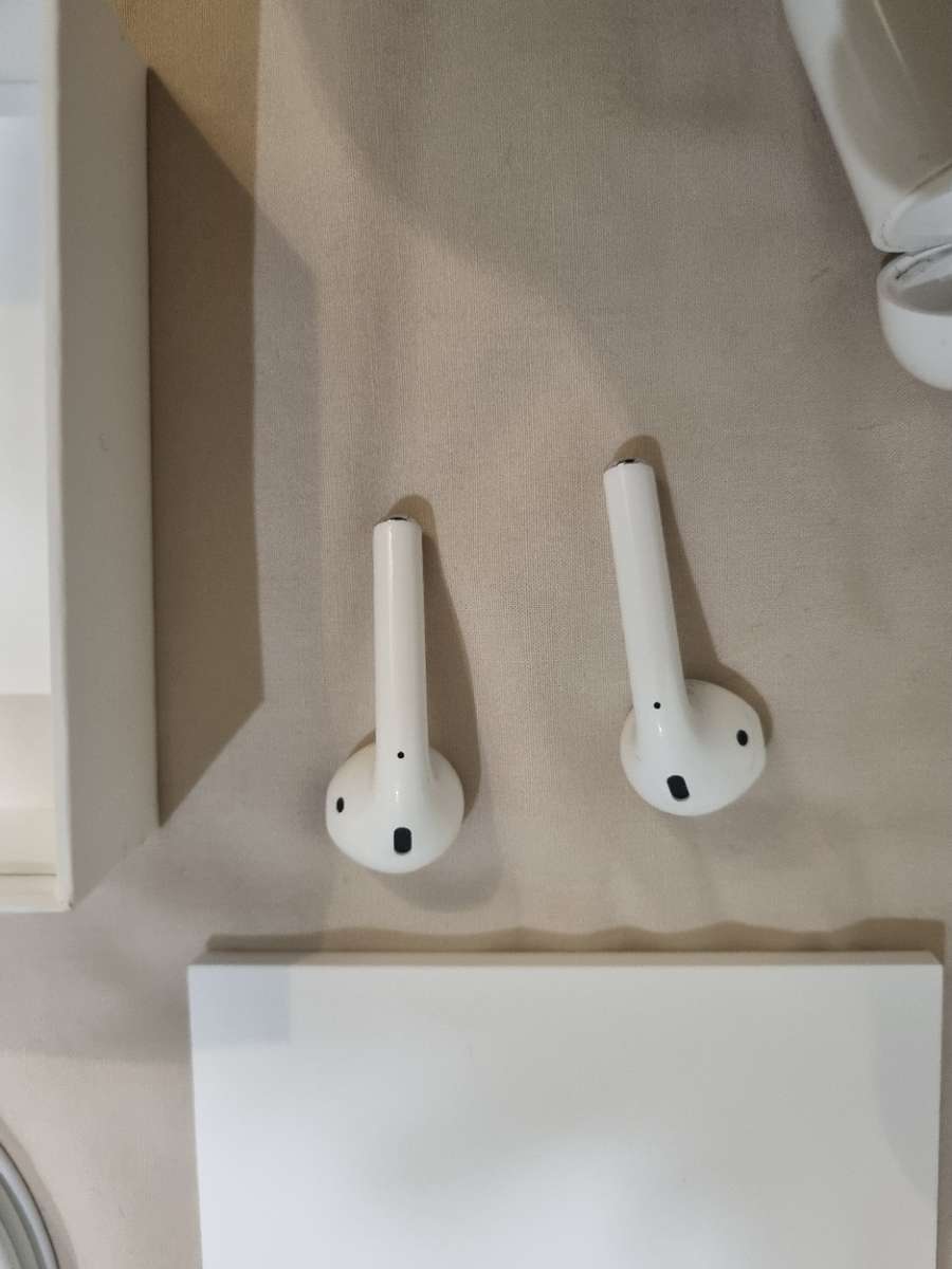 Apple AirPods with Box and Cable