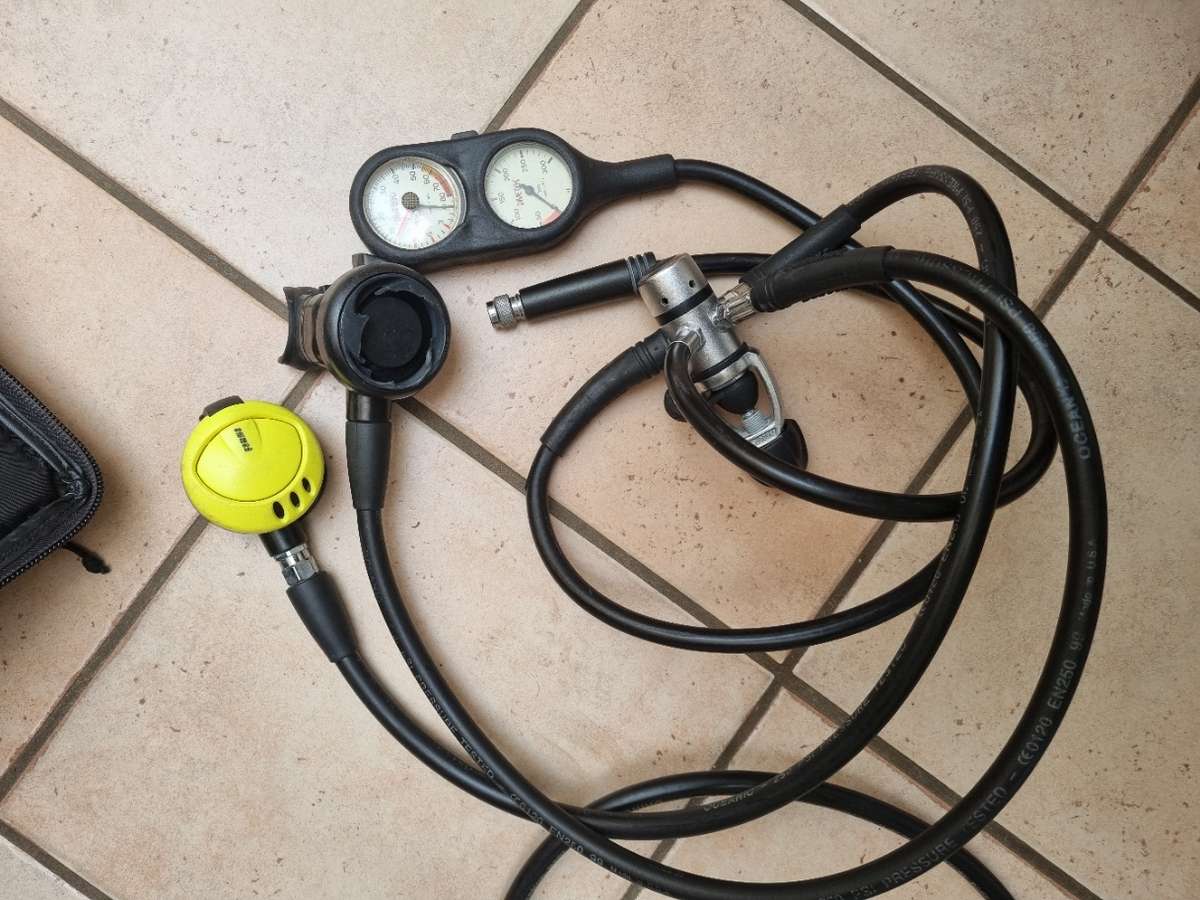 Scuba Diving Kit - BCD, 2x Regulator and Bag
