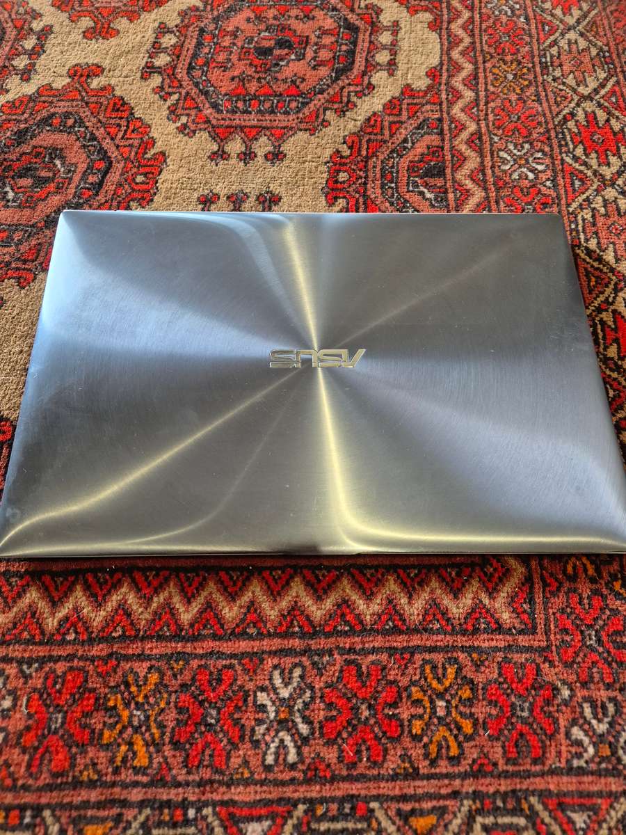 ASUS Zenbook - i7 - 8GB RAM