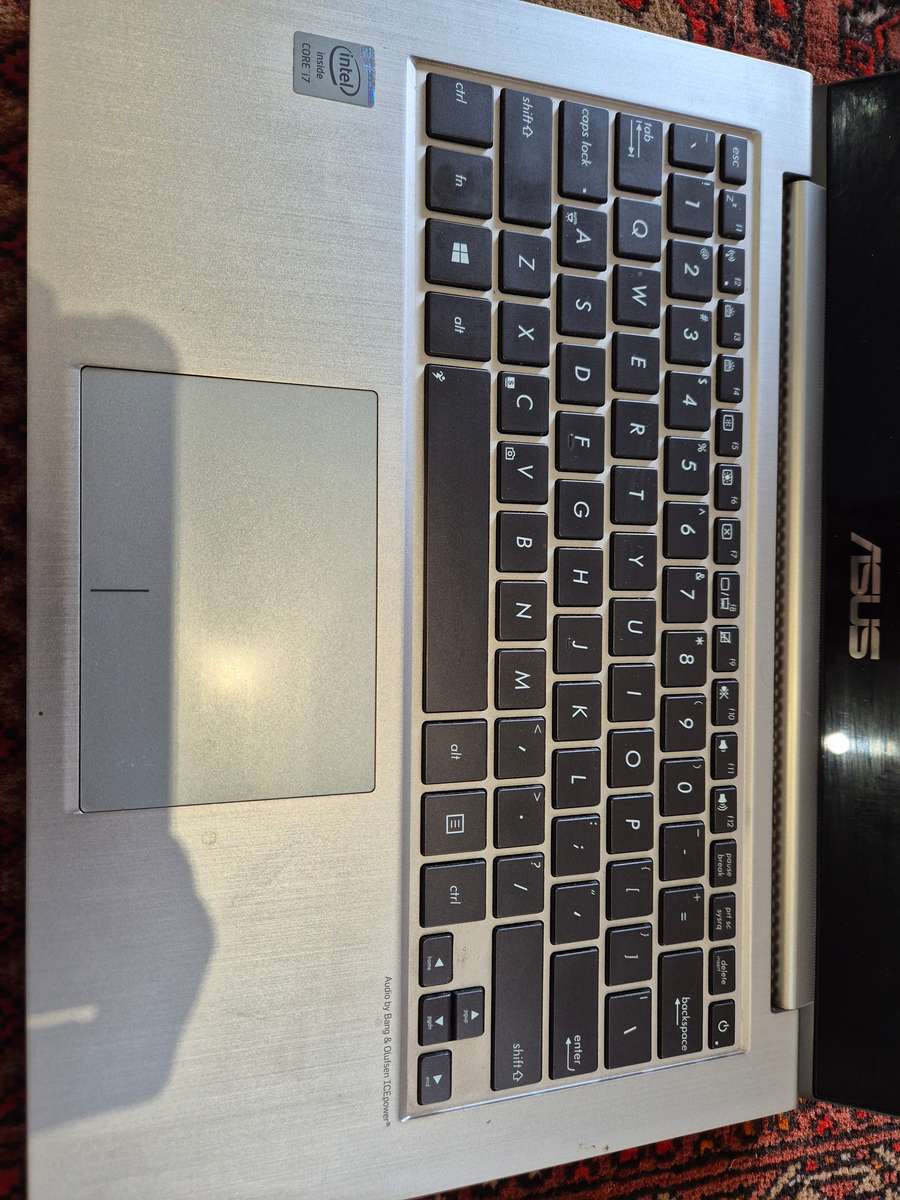 ASUS Zenbook - i7 - 8GB RAM