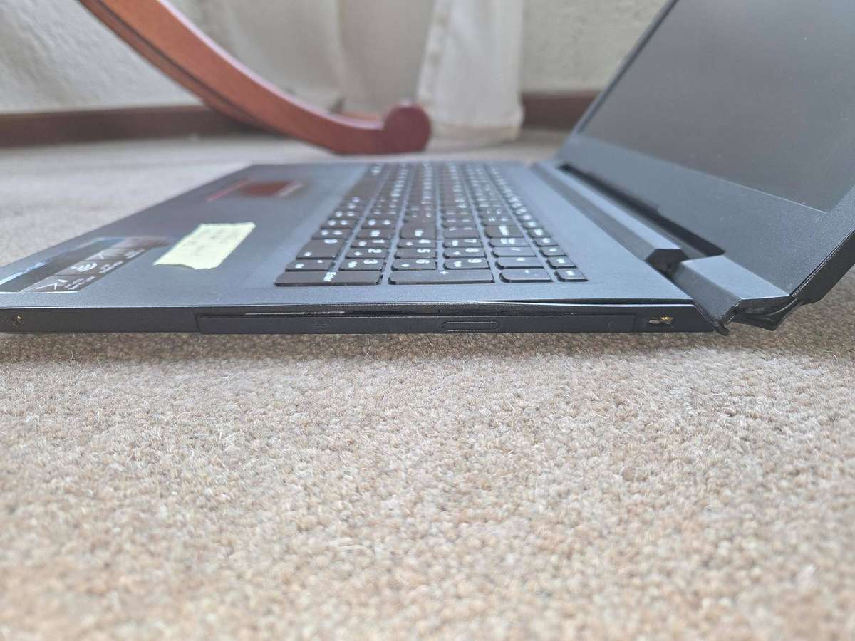 Lenovo Laptop - i3 - SSD - Windows 11