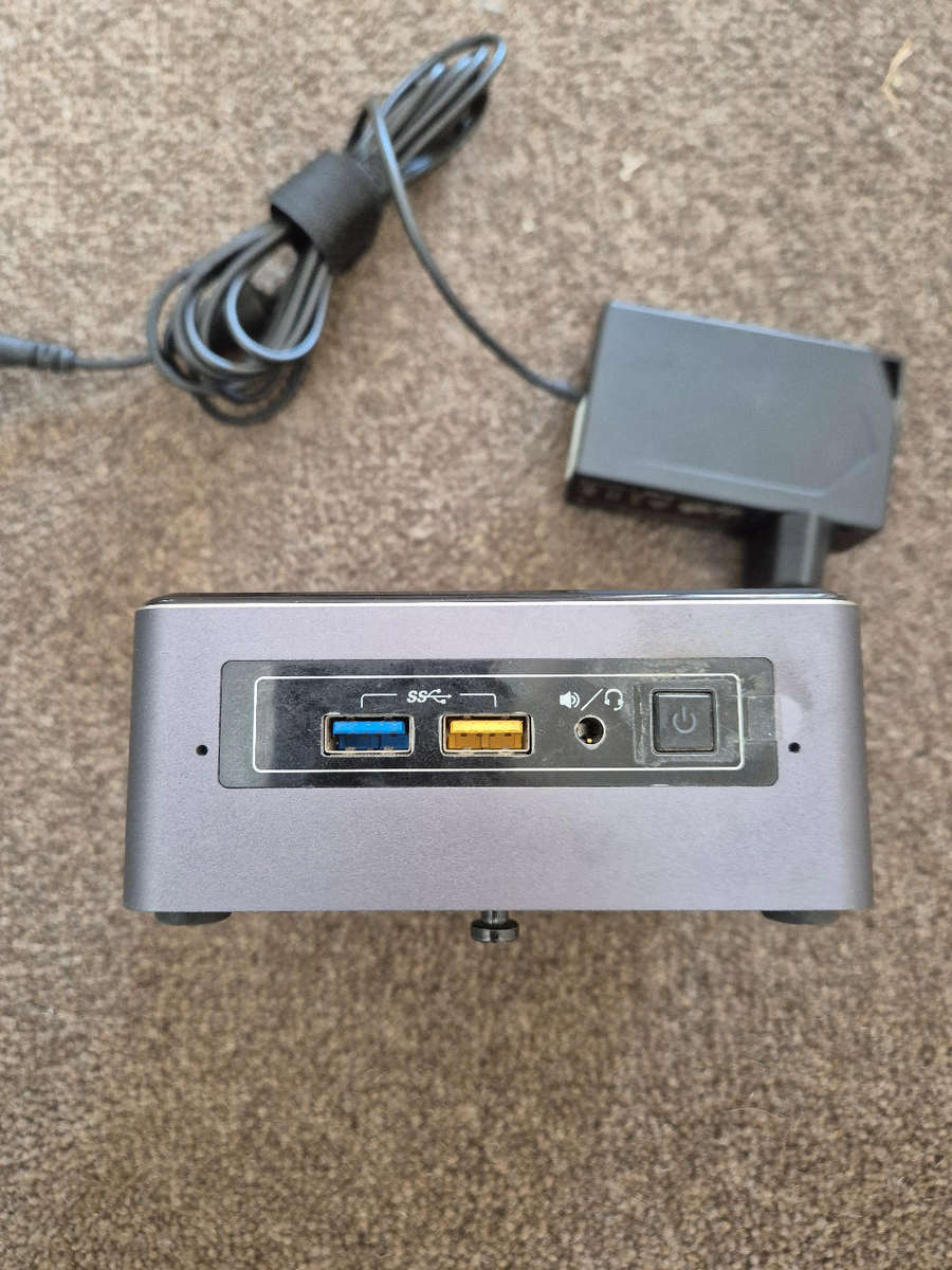 Intel NUC i3 - SSD - Windows 10