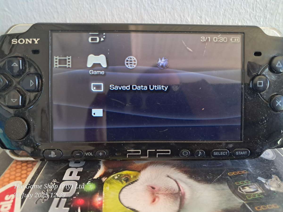 PSP CONSOLE 3004 WITH 17 GAMES