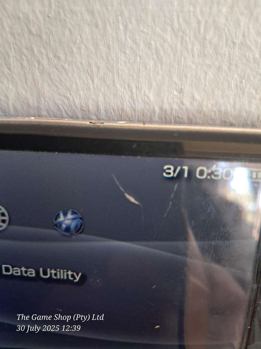 PSP CONSOLE 3004 WITH 17 GAMES