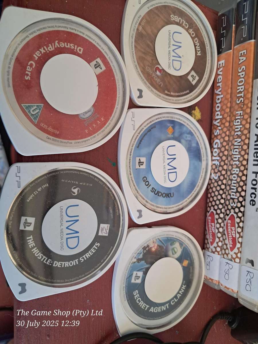 PSP CONSOLE 3004 WITH 17 GAMES