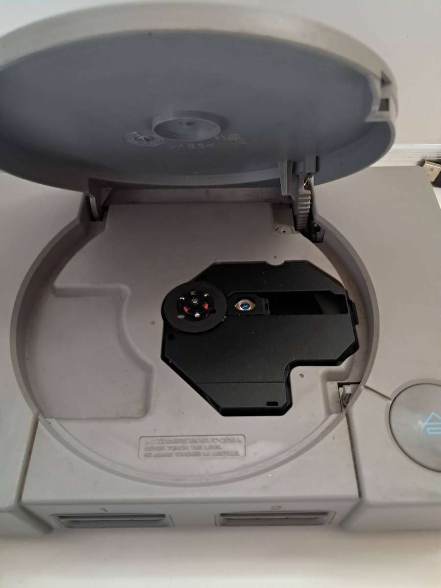 PLAYSTATION 1 CONSOLE
