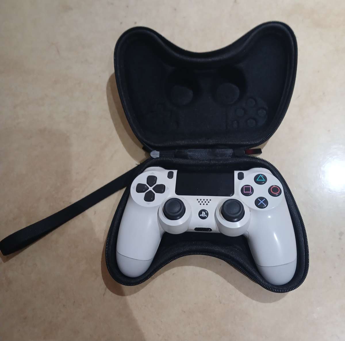 PS4 Controller Original and Case