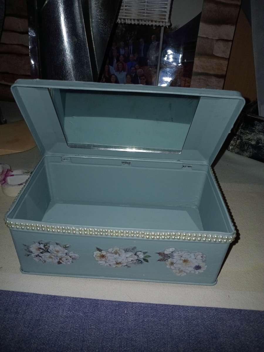 Jewelry box