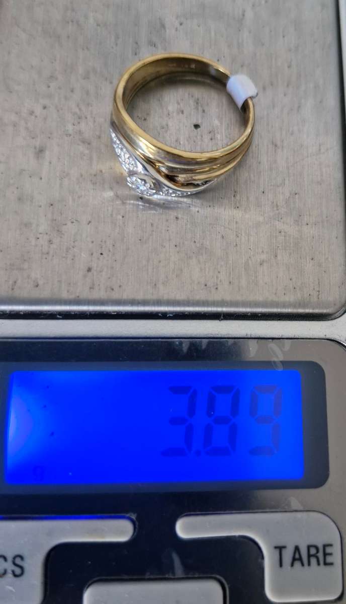 9CT 2 tone Diamond engagement and wedding band set - weight 3.89g