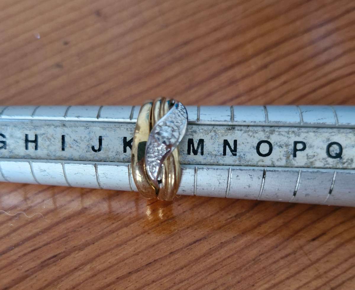 9CT 2 tone Diamond engagement and wedding band set - weight 3.89g