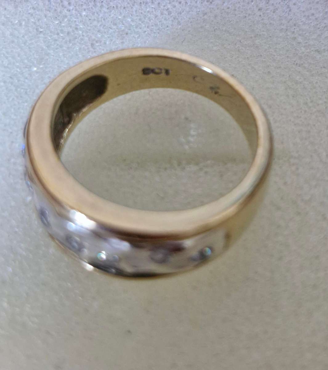 Beautiful 2 tone 9ct dress ring - weighing a whopping 6.44g