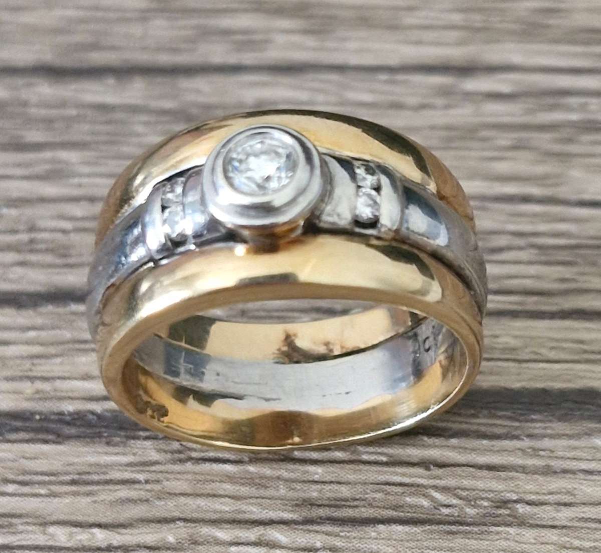 3 band 9ct two tone diamond ring - 8.2g