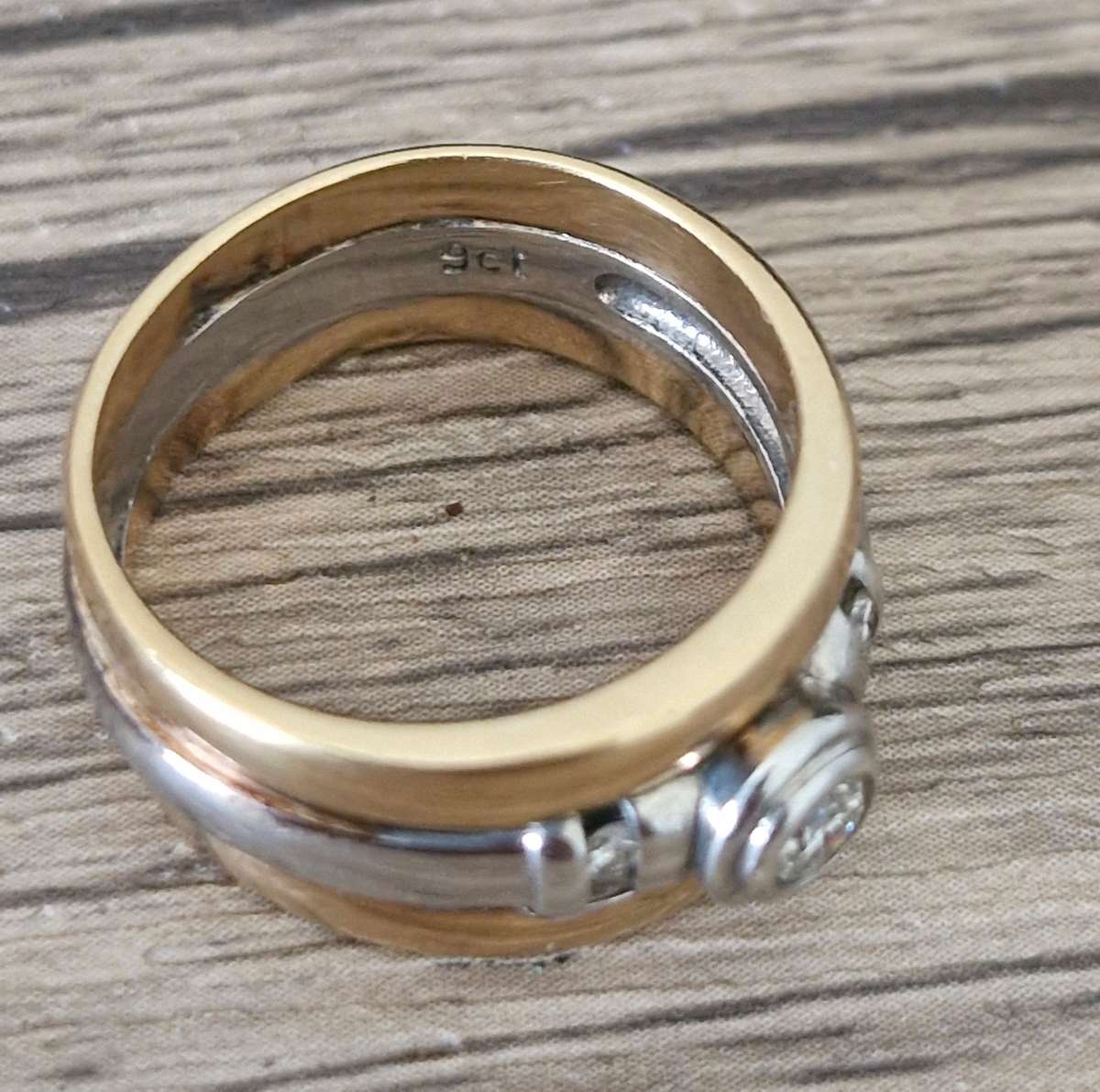 3 band 9ct two tone diamond ring - 8.2g