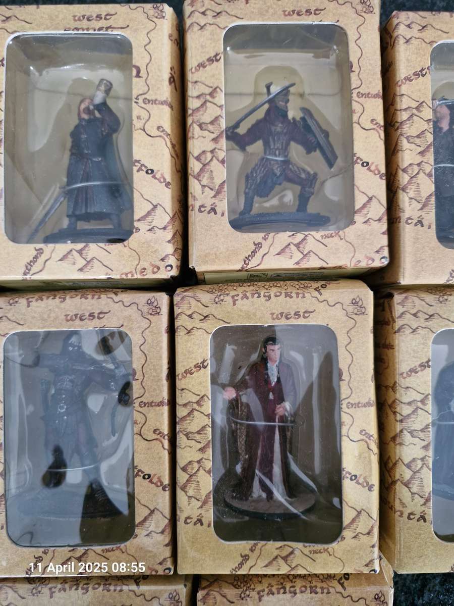 13 x Lord of the Rings Collectors figurines & 12 magazines all for the price of one