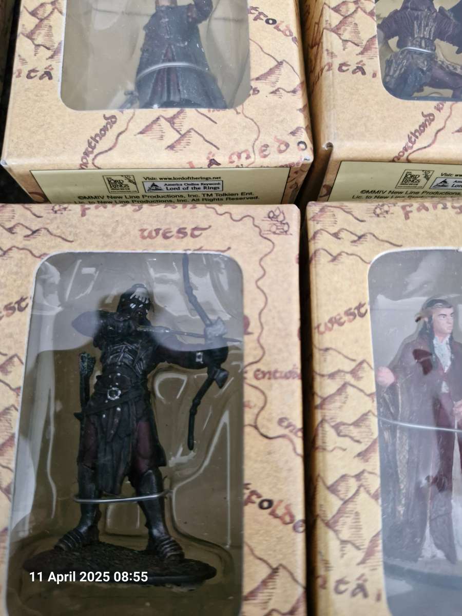 13 x Lord of the Rings Collectors figurines & 12 magazines all for the price of one