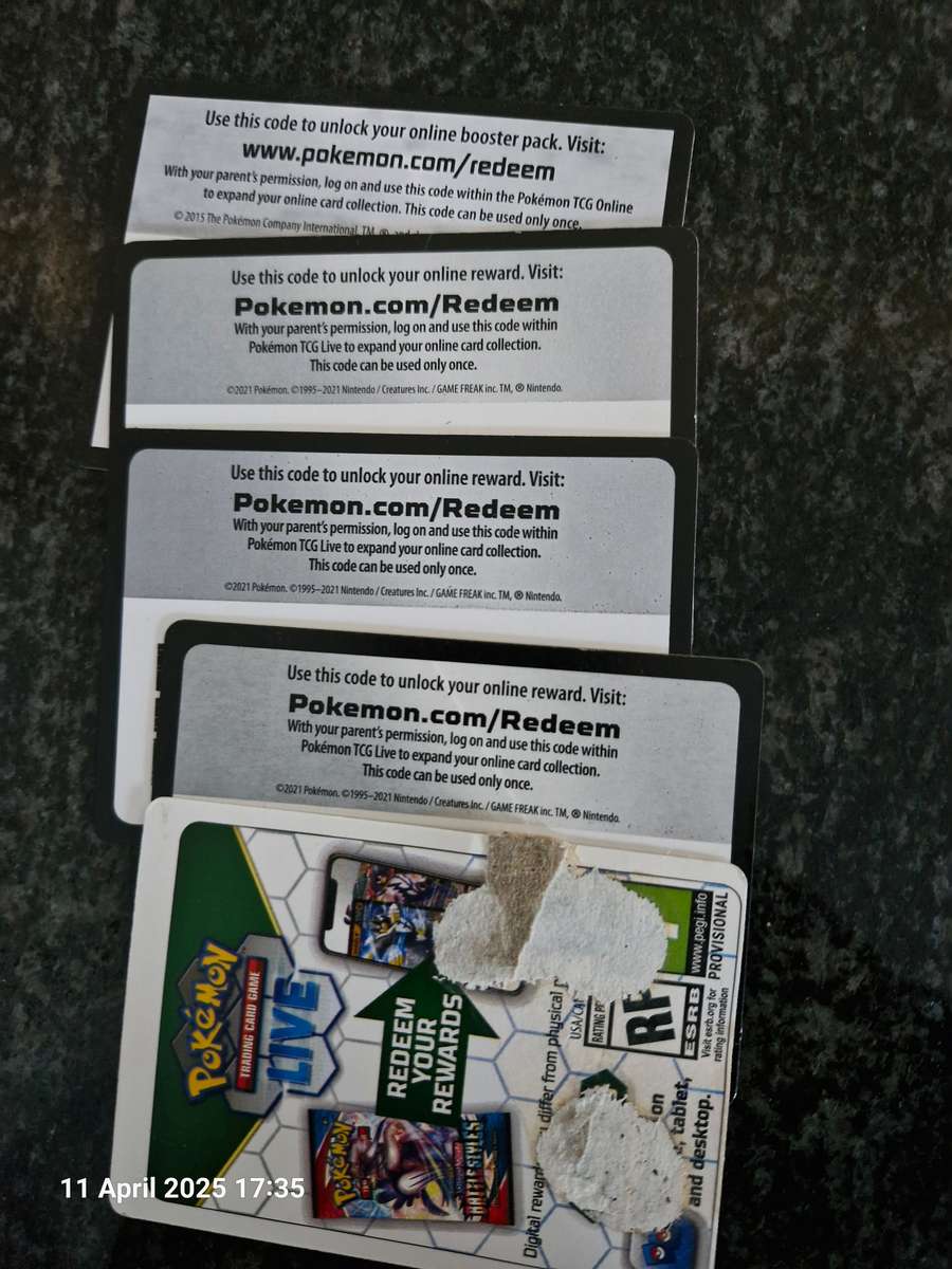 20 x 100% GENUINE pokemon collectable cards Plus 1 x Vstar card an 4 x pokemon redeem cards (unused)