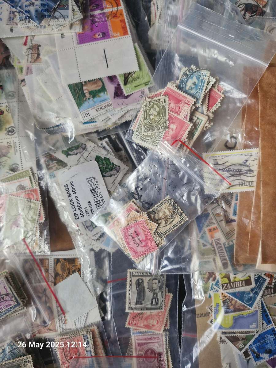 LUCKY PACKET OF STAMPS FROM AFRICA - SEMI SORTED WITH OVER 35 COUNTRIES IN THE PACK