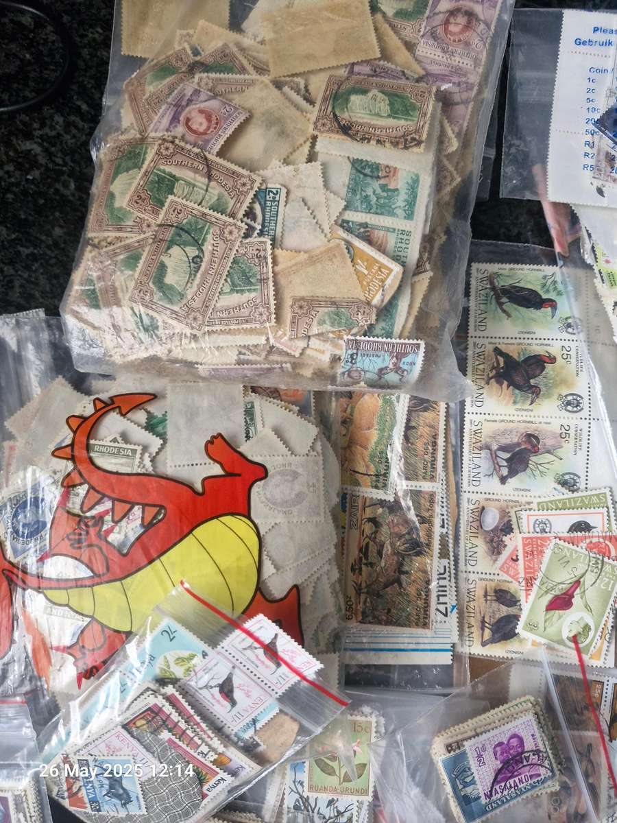 LUCKY PACKET OF STAMPS FROM AFRICA - SEMI SORTED WITH OVER 35 COUNTRIES IN THE PACK