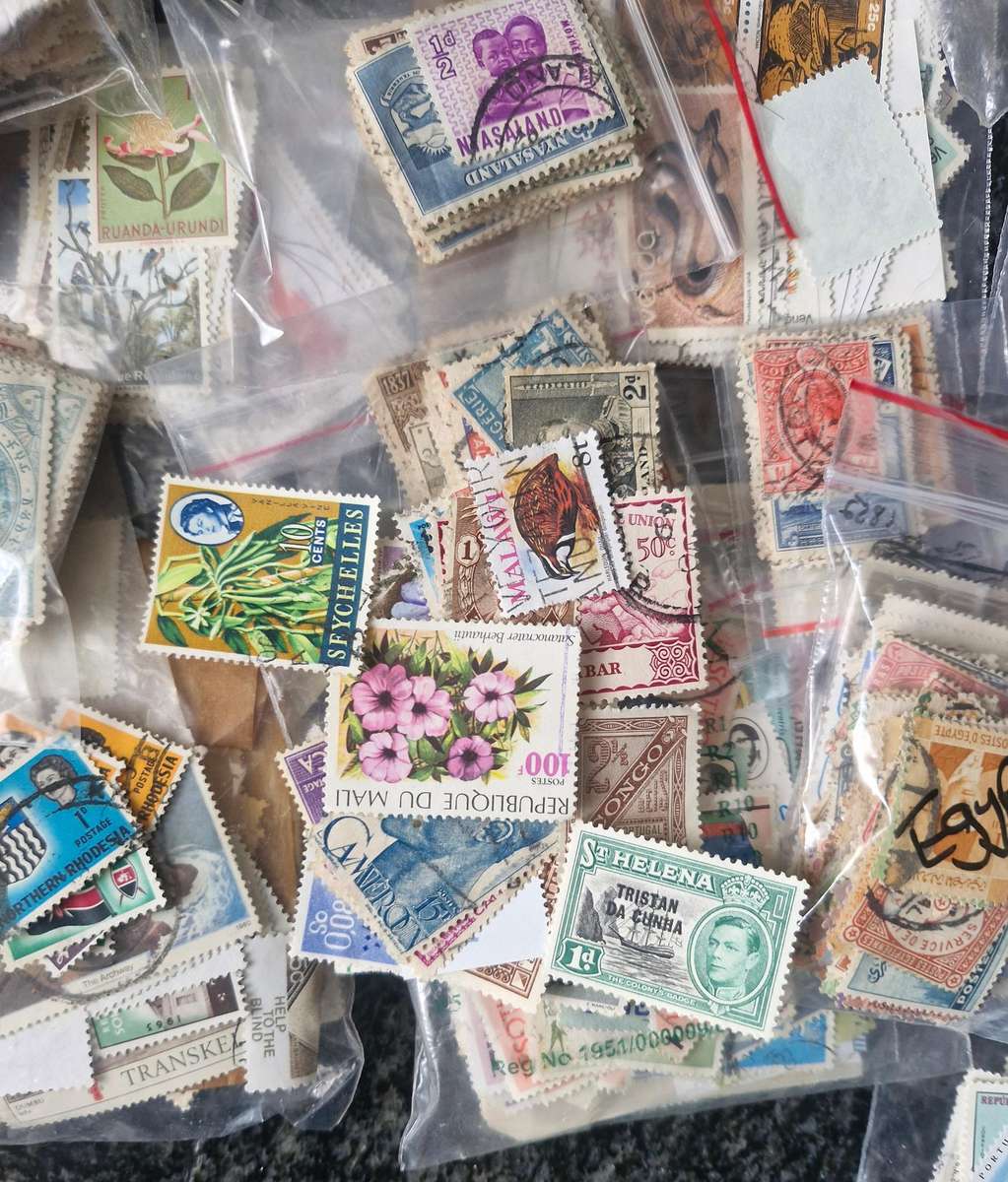 LUCKY PACKET OF STAMPS FROM AFRICA - SEMI SORTED WITH OVER 35 COUNTRIES IN THE PACK