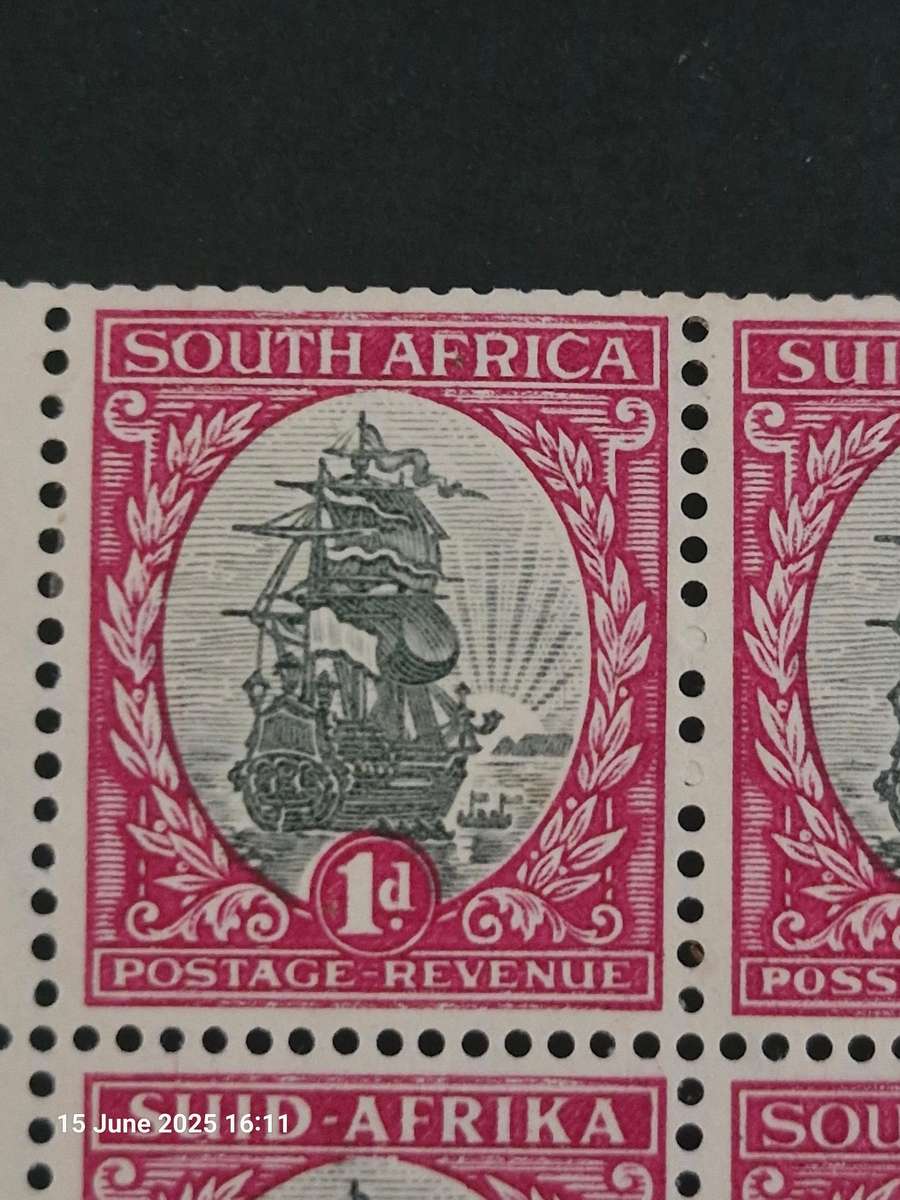 Corner block of 6 x 1d Van Riebeeck ship stamps - Bottom row imperforate
