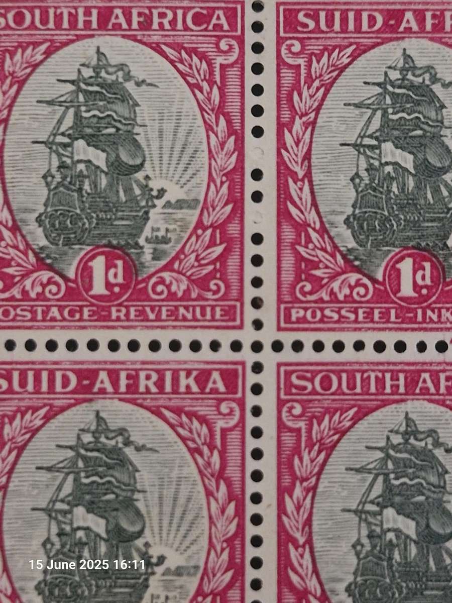 Corner block of 6 x 1d Van Riebeeck ship stamps - Bottom row imperforate