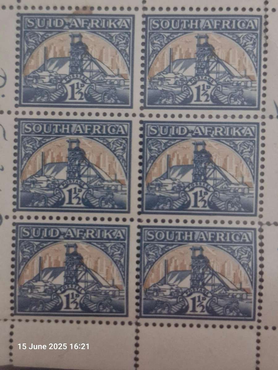 Mini sheet of 6 x  1 1/2d stamps in Mint condition - South Africa