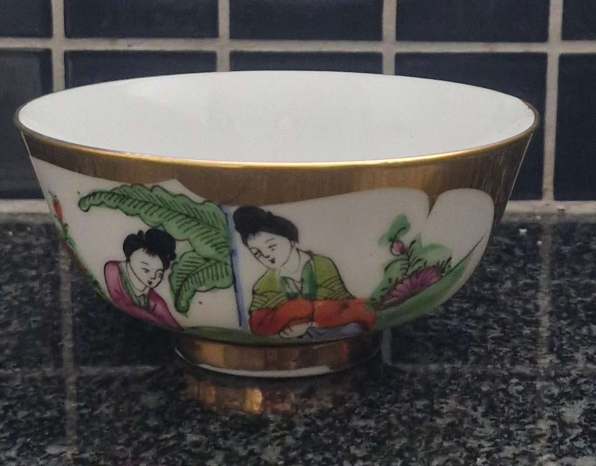 Little oriental bowl with makers mark