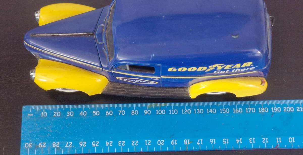 Rare - LIMITED EDITION 1940 Ford Goodyear - collectors Model panel van