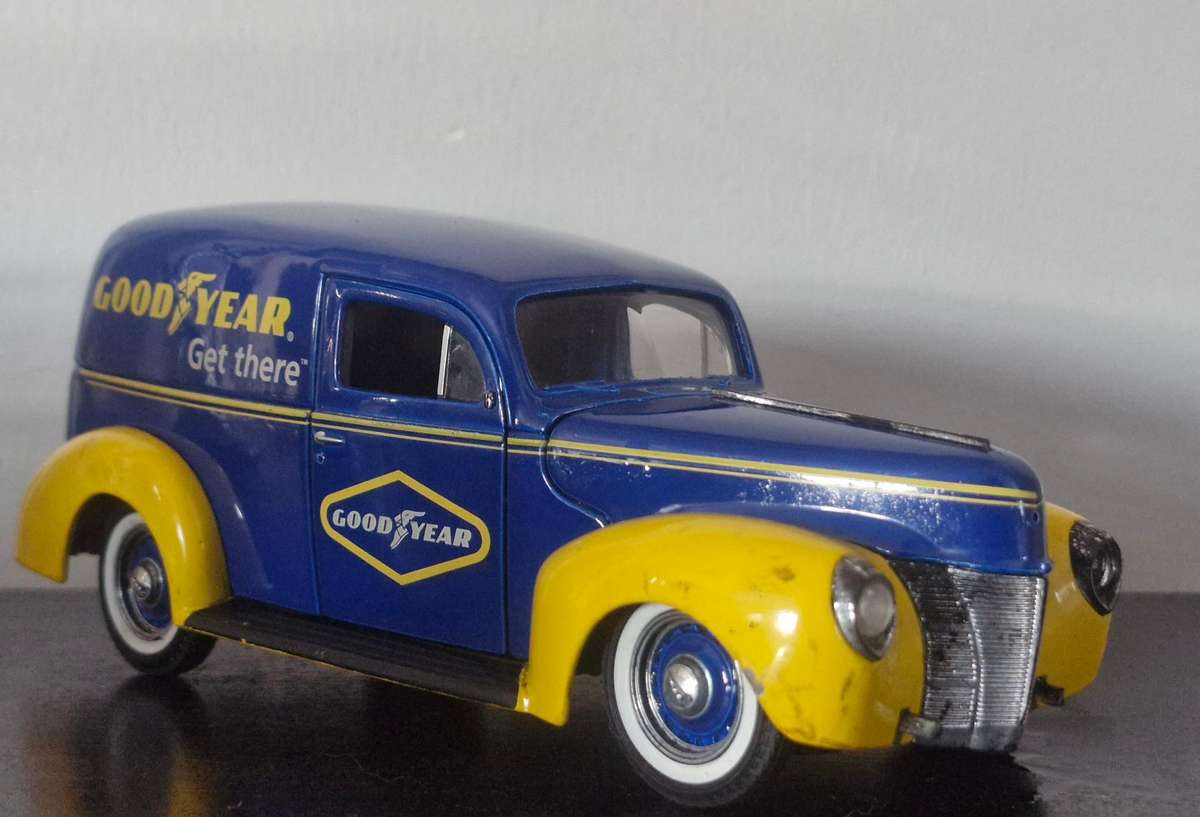 Rare - LIMITED EDITION 1940 Ford Goodyear - collectors Model panel van