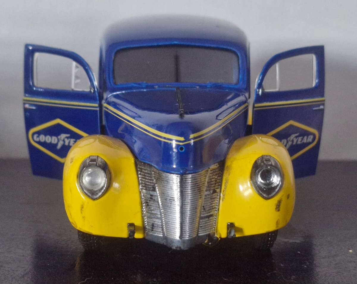 Rare - LIMITED EDITION 1940 Ford Goodyear - collectors Model panel van