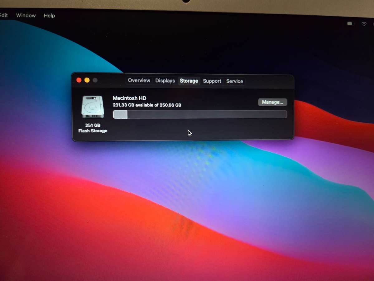 13" MacBook Air 2015  1.6 GHz Core i5 / 8gb / 250Gb flash drive