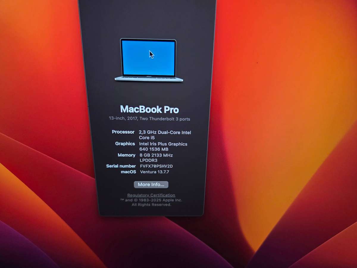 * EXCELLENT CONDITION* 13" MacBook Pro 2017 i5/  8gb / 250Gb SSD **