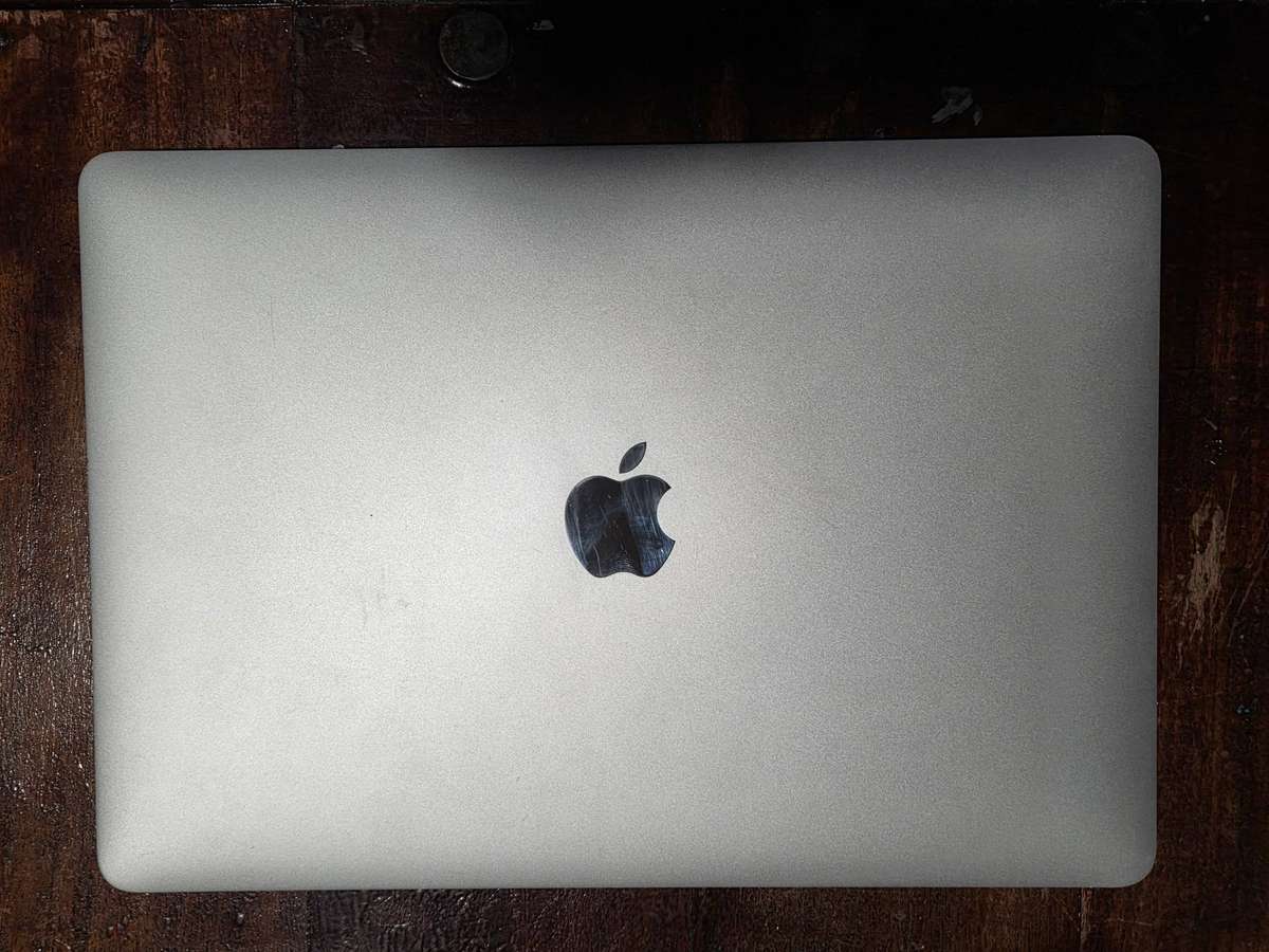 * EXCELLENT CONDITION* 13" MacBook Pro 2017 i5/  8gb / 250Gb SSD **
