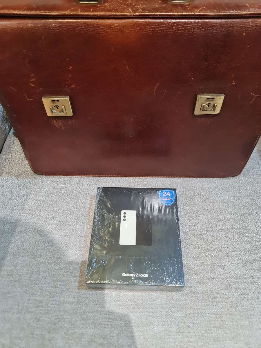 SAMSUNG GALAXY Z FOLD5 256GB - NEW.