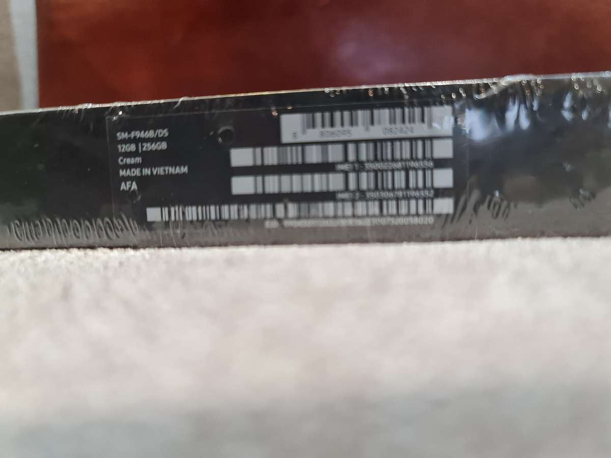 SAMSUNG GALAXY Z FOLD5 256GB - NEW.