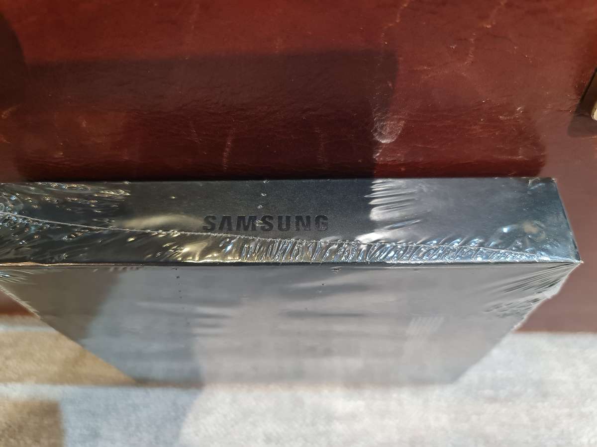 SAMSUNG GALAXY Z FOLD5 256GB - NEW.