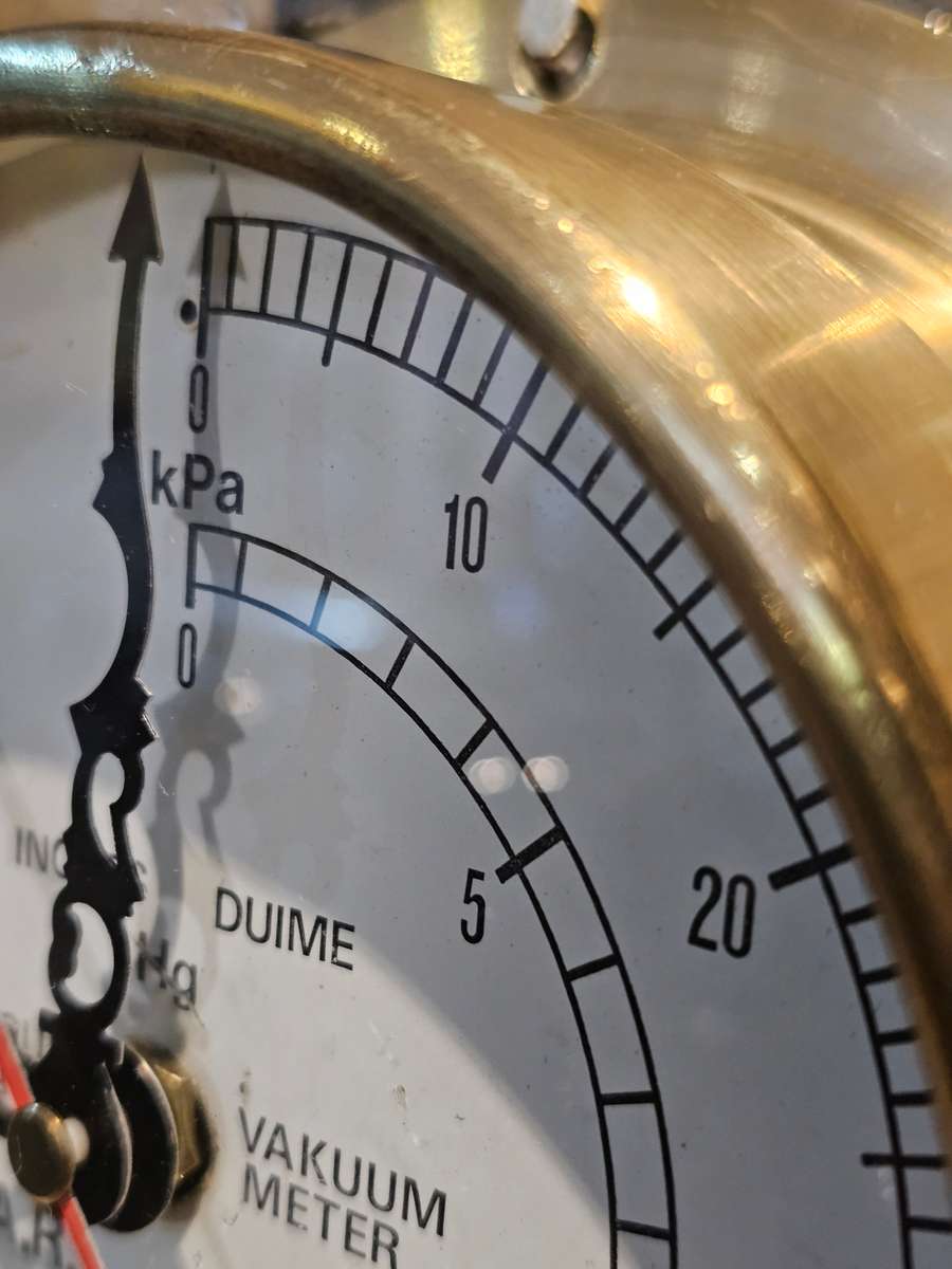 Original SAR SAS brass vacuum gauge by FERRIS