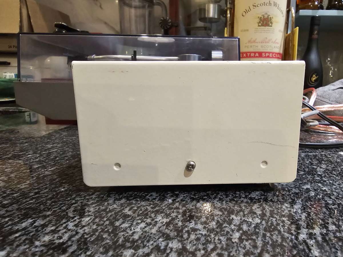 Technics SL20 Belt Drive Turntable