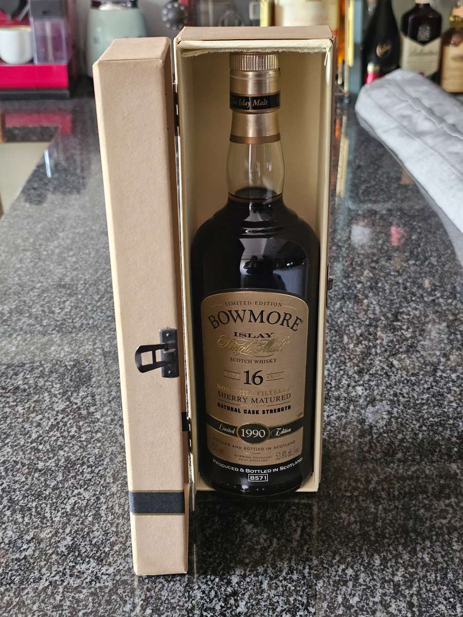 Bowmore 16 Year Old 1990 Sherry Matured Single Malt Whisky