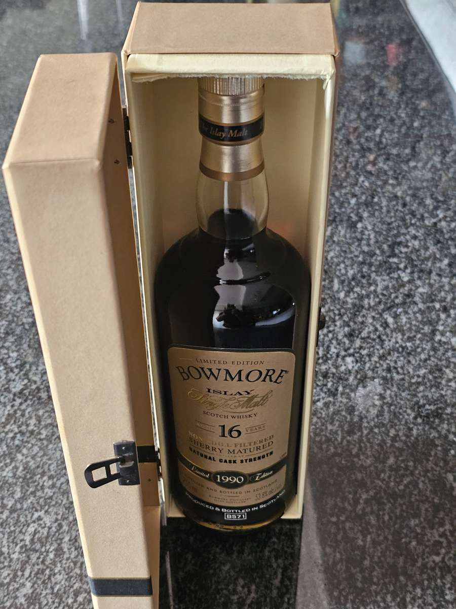 Bowmore 16 Year Old 1990 Sherry Matured Single Malt Whisky