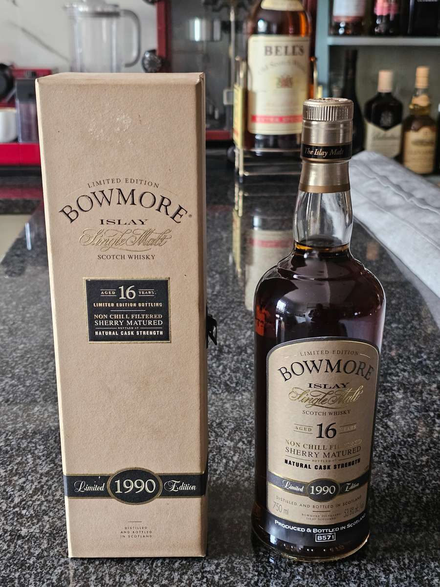Bowmore 16 Year Old 1990 Sherry Matured Single Malt Whisky