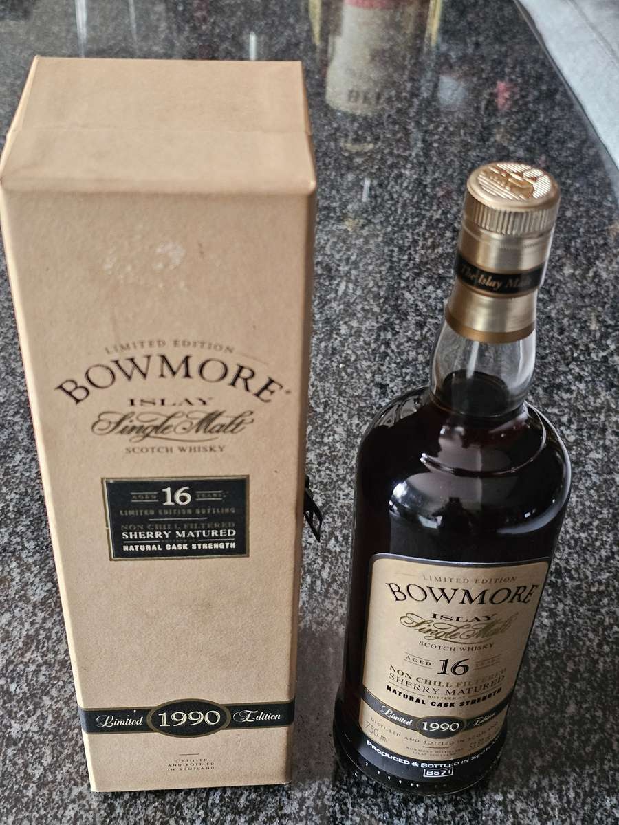 Bowmore 16 Year Old 1990 Sherry Matured Single Malt Whisky