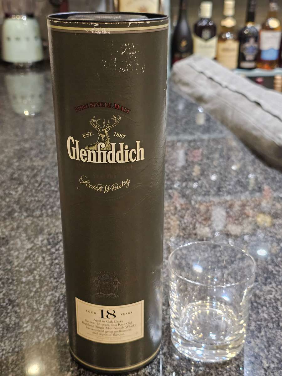 Glenfiddich 18 Year Old Ancient Reserve Speyside Single Malt Scotch Whisky Distillery Bottling