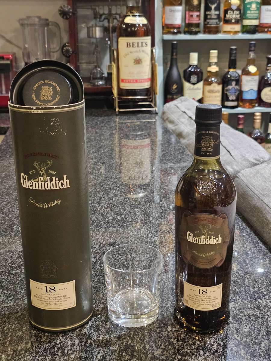 Glenfiddich 18 Year Old Ancient Reserve Speyside Single Malt Scotch Whisky Distillery Bottling